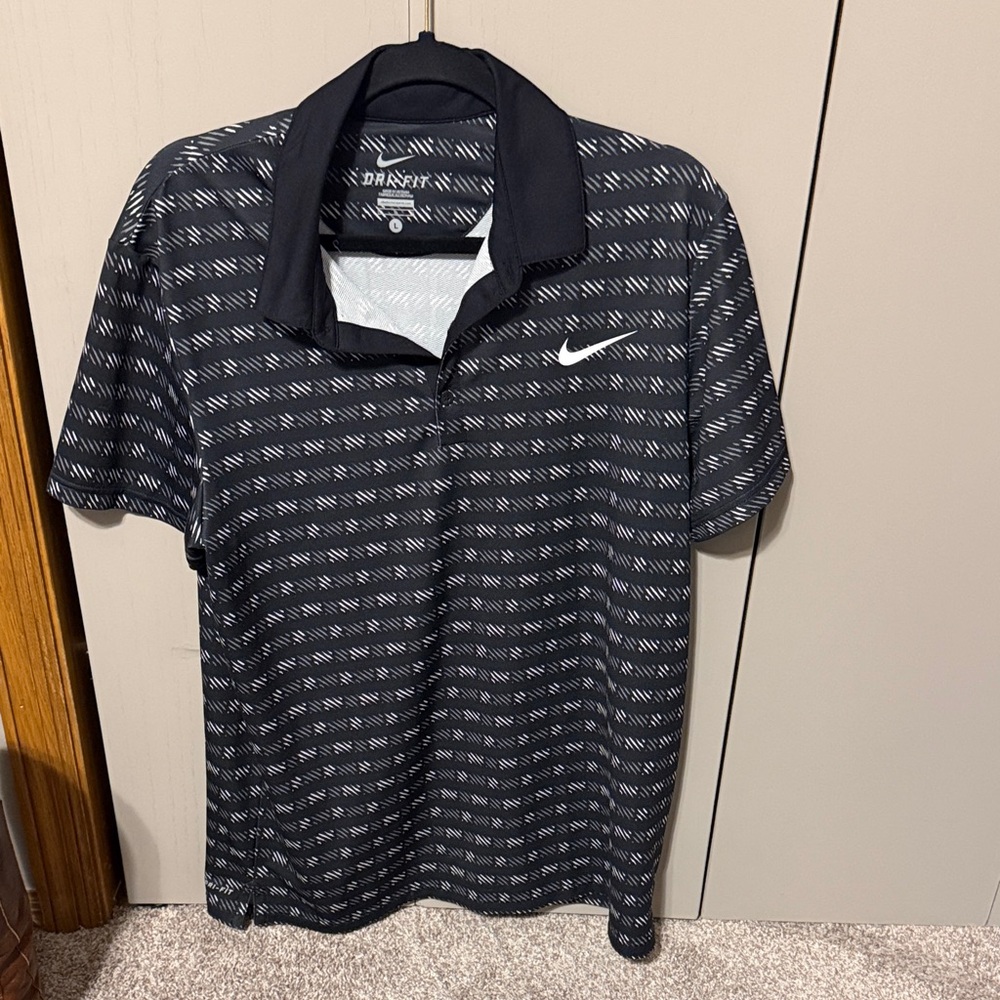 Nike Men's Black and White Patterned Polo Shirt!!